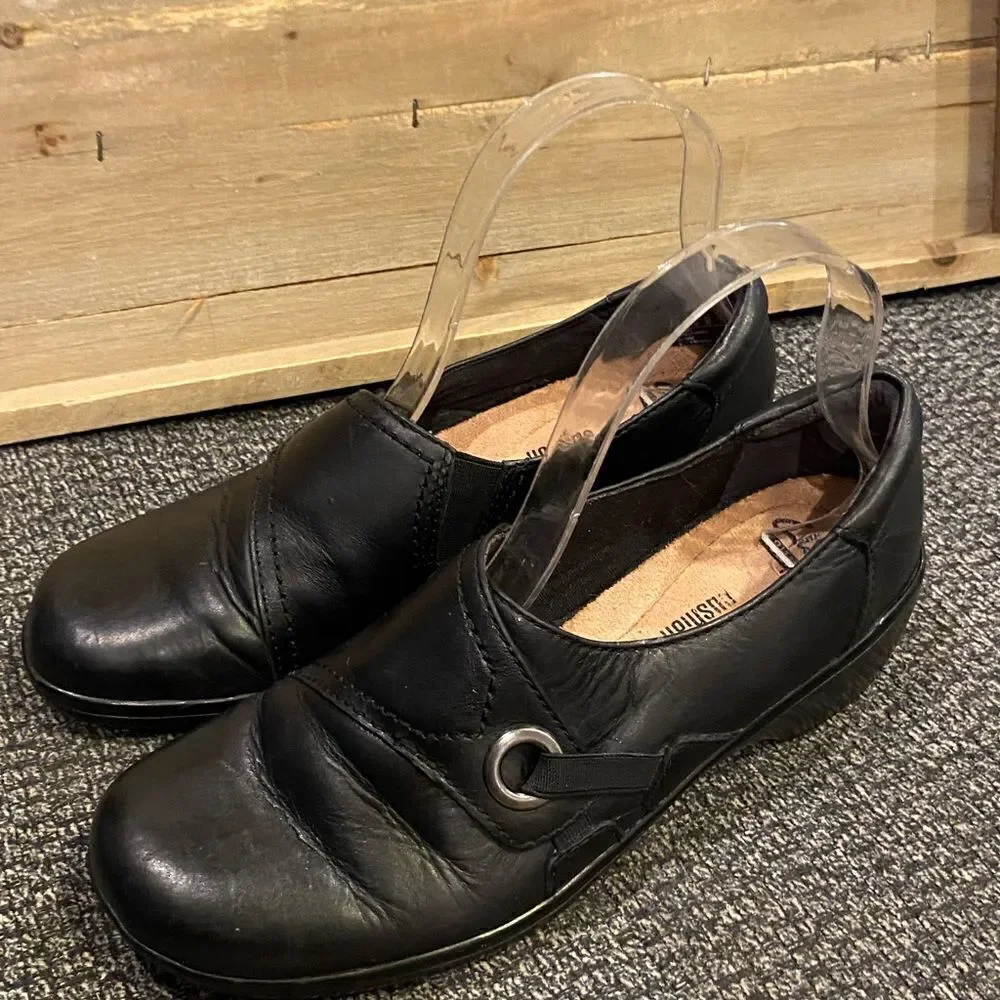 Clarks slip black